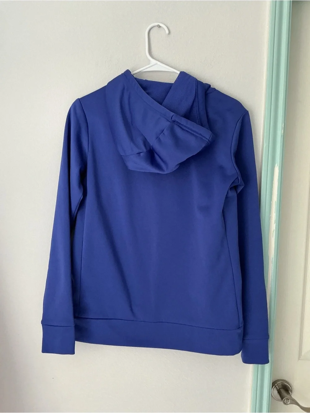 Nike Women’s Blue Pullover Hoodie with Front Pocket